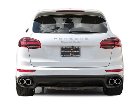 Used 2016 Porsche Cayenne Turbo w/ Premium Plus Package AWD/4WD image 9