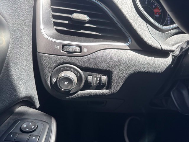 Used 2019 Jeep Cherokee Latitude Plus w/ Cold Weather Group FWD image 21