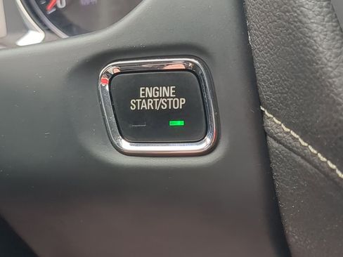 Used 2023 GMC Acadia SLT w/ Preferred Package FWD image 15