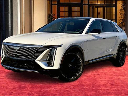 New 2025 Cadillac Lyriq Luxury image 1