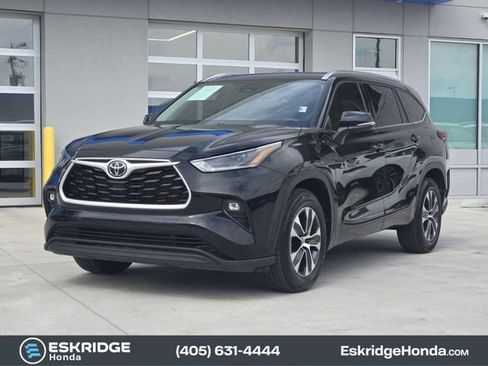 Used 2021 Toyota Highlander XLE image 3