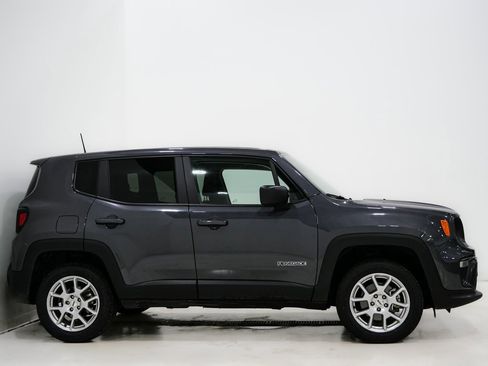 Certified 2023 Jeep Renegade Latitude image 4