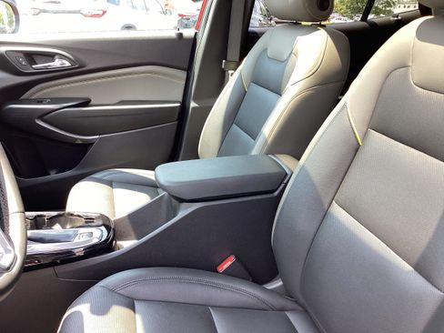 Used 2024 Chevrolet Trax ACTIV w/ Sunroof Package FWD image 12