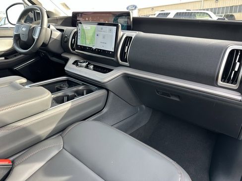 Used 2025 Ford Expedition Active image 20