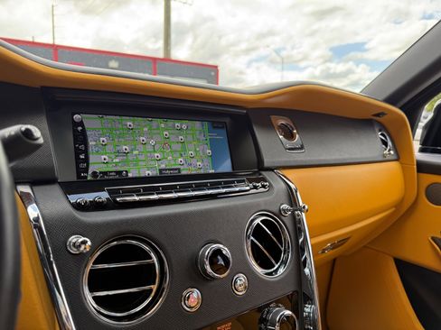 Used 2021 Rolls-Royce Cullinan Base image 28