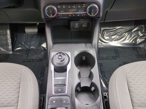 Used 2022 Ford Escape SE w/ SE Sport Appearance Package image 19