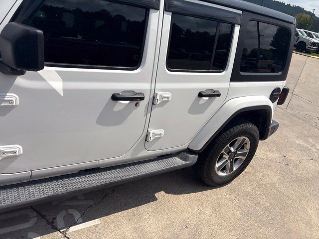 Used 2018 Jeep Wrangler Unlimited Sahara AWD/4WD image 7