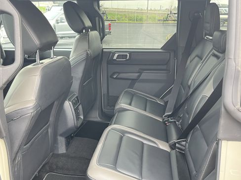 Used 2025 Ford Bronco Outer Banks image 10