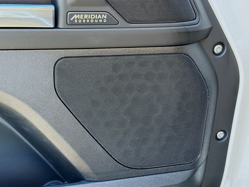 New 2026 Land Rover Defender 110 X-Dynamic SE image 23