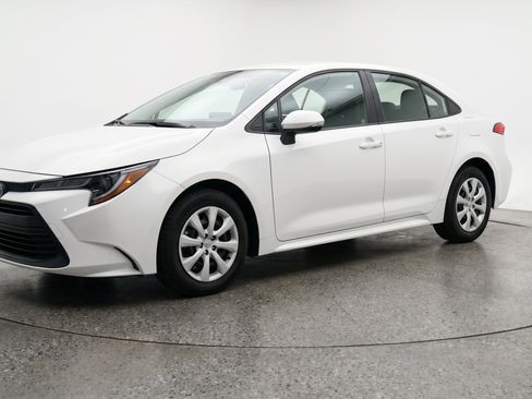 Used 2025 Toyota Corolla LE FWD image 3