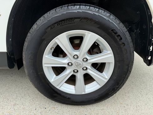 Used 2013 Toyota Highlander FWD w/ Cold Weather Pkg image 7
