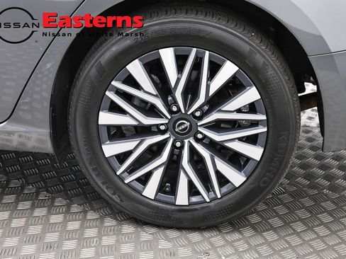 Used 2025 Nissan Altima 2.5 SV FWD image 32