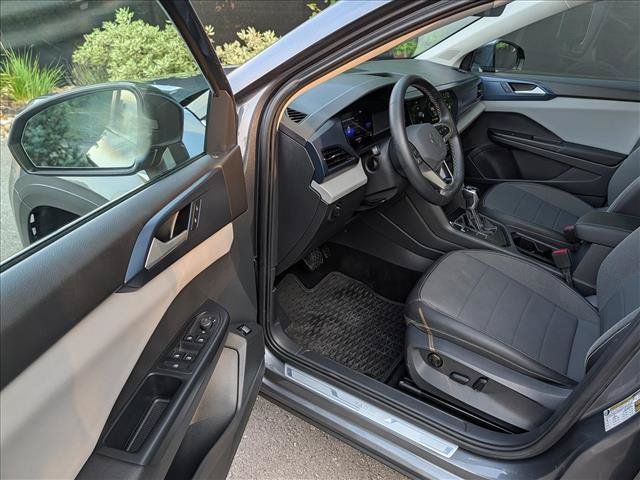 Certified 2023 Volkswagen Taos SE w/ Panoramic Sunroof Package FWD image 24