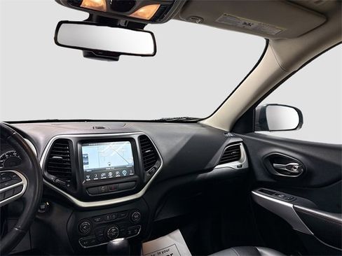 Used 2018 Jeep Cherokee Trailhawk w/ Quick Order Package 27L image 26