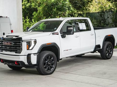 Used 2026 GMC Sierra 2500 AT4 AWD/4WD image 3