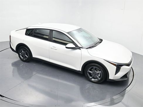 New 2025 Kia K4 LXS image 38