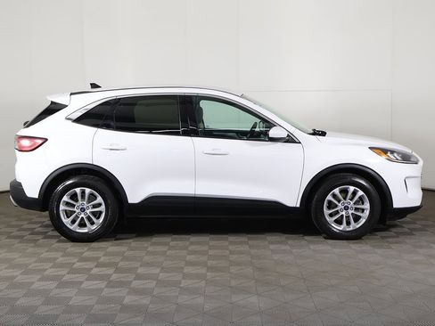 Used 2020 Ford Escape SE image 16