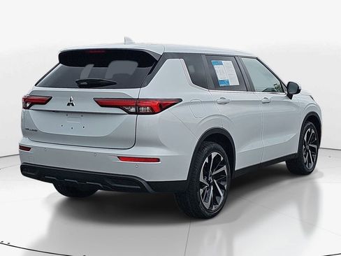 Used 2022 Mitsubishi Outlander ES AWD/4WD image 6