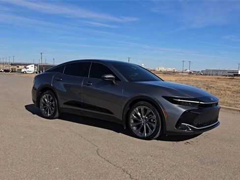 Used 2023 Toyota Crown Limited image 4