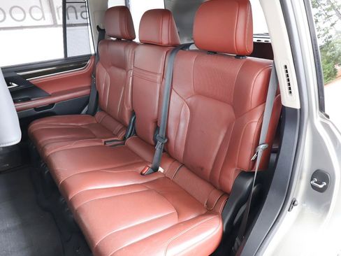Used 2016 Lexus LX 570 4WD w/ Luxury Package image 22