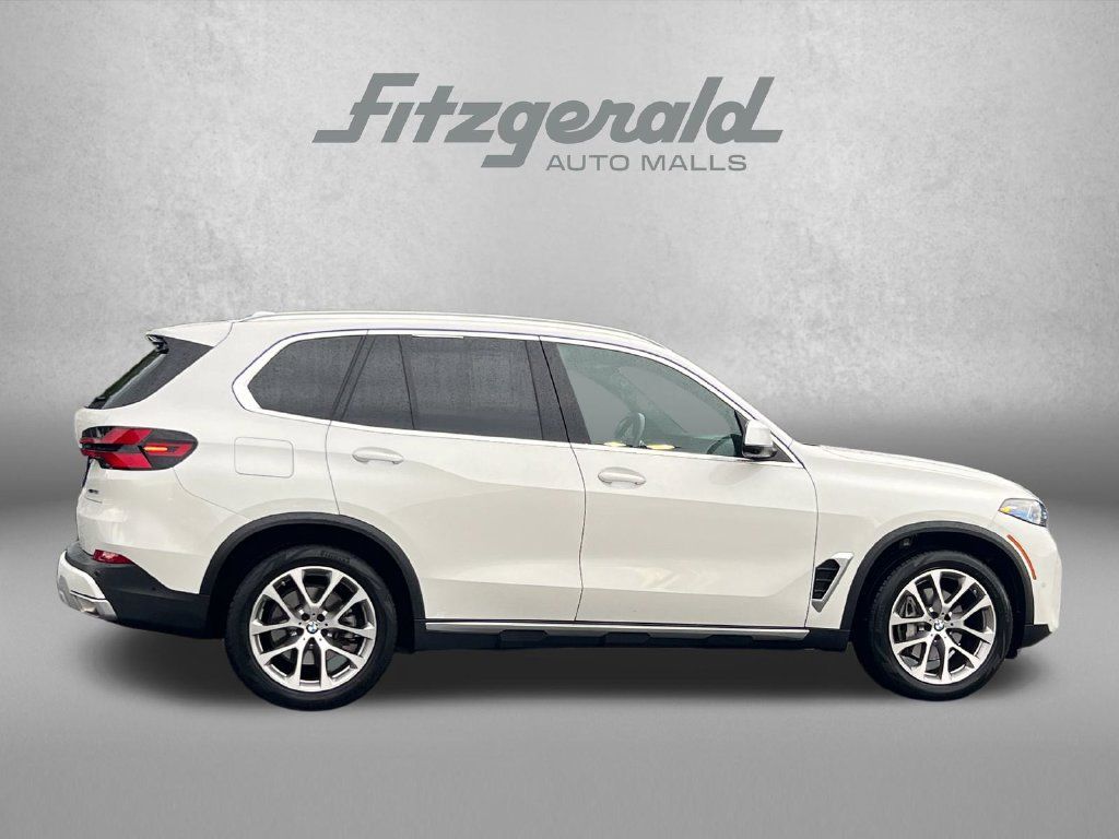 Used 2025 BMW X5 xDrive40i AWD/4WD image 3