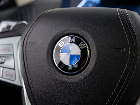 Certified 2023 BMW X7 xDrive40i w/ Premium Package image 25