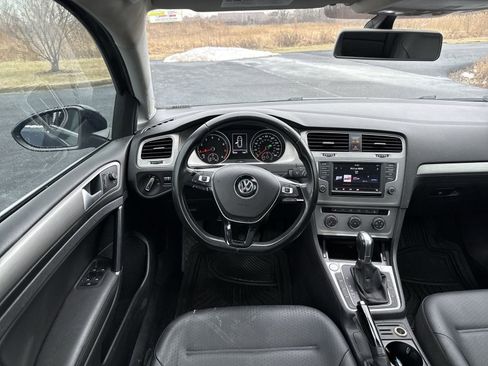 Used 2016 Volkswagen Golf Limited Edition image 14
