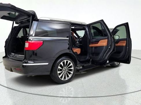Used 2021 Lincoln Navigator Reserve AWD/4WD image 18