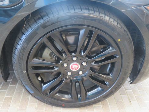 Used 2020 Jaguar XE S image 10