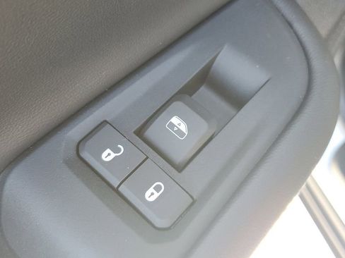 New 2025 Jeep Grand Cherokee L Altitude image 18