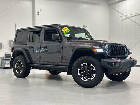 Used 2024 Jeep Wrangler Unlimited Rubicon w/ Dual Top Group AWD/4WD image 2