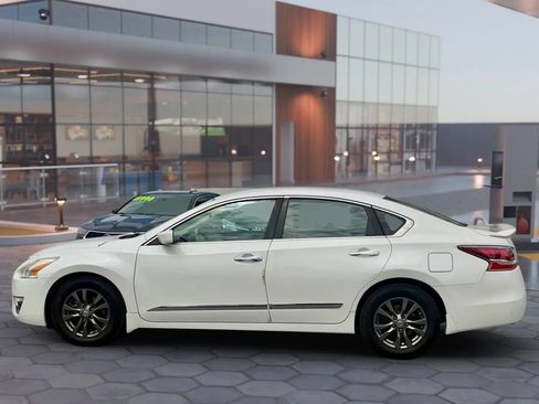 Used 2015 Nissan Altima 2.5 S w/ Sport Value Package FWD image 6