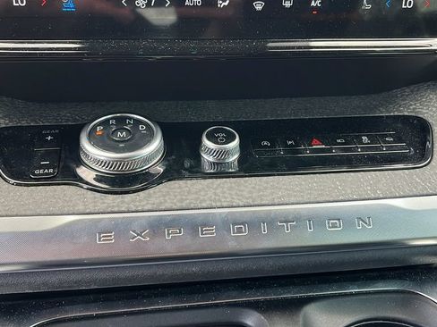 Used 2025 Ford Expedition Tremor AWD/4WD image 15