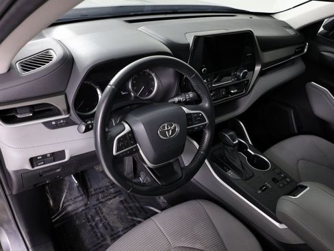 Used 2023 Toyota Highlander LE image 20
