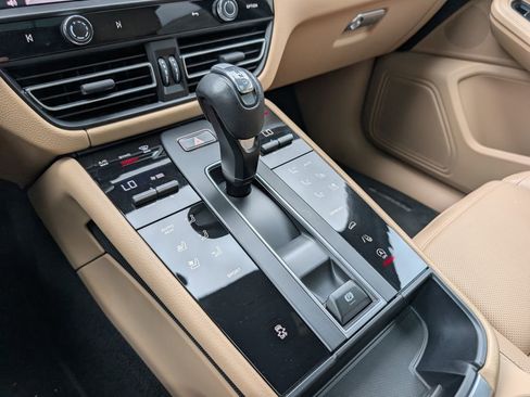 Certified 2023 Porsche Macan image 16