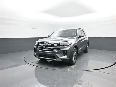 New 2026 Ford Explorer Active w/ Active Comfort Package image 3