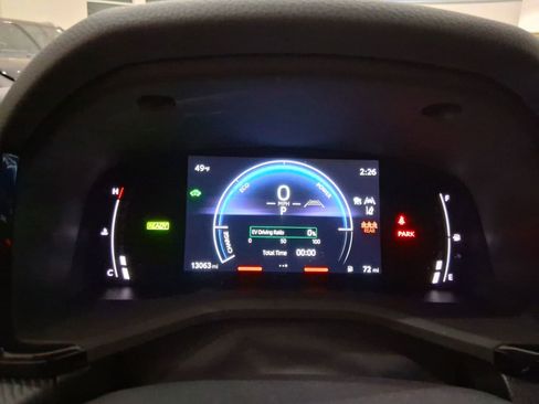 Used 2025 Toyota Camry SE w/ Convenience Package image 13