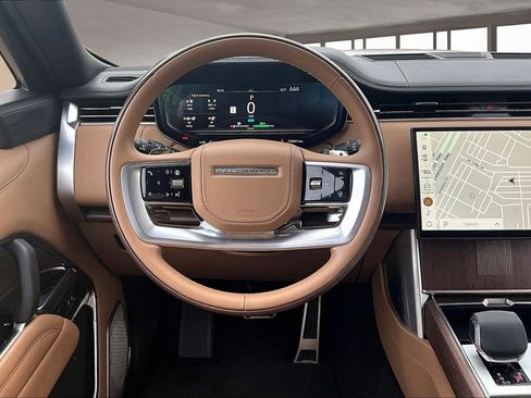 Used 2025 Land Rover Range Rover Autobiography image 5