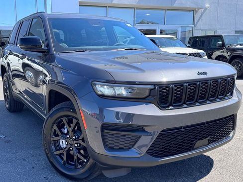 Used 2024 Jeep Grand Cherokee Altitude image 1