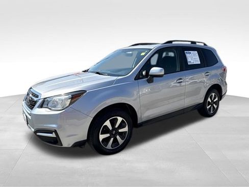Used 2017 Subaru Forester 2.5i Premium w/ All-Weather Package AWD/4WD image 3