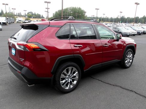 Used 2019 Toyota RAV4 Limited image 5