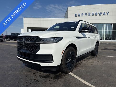 Used 2025 Lincoln Navigator Reserve w/ Jet Appearance Package image 1