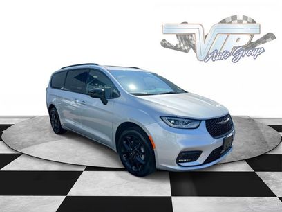 Used 2026 Chrysler Pacifica Limited w/ S Appearance Package