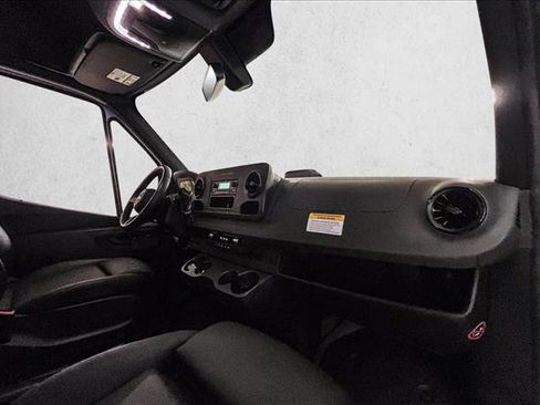 Used 2025 Mercedes-Benz Sprinter 2500 image 21