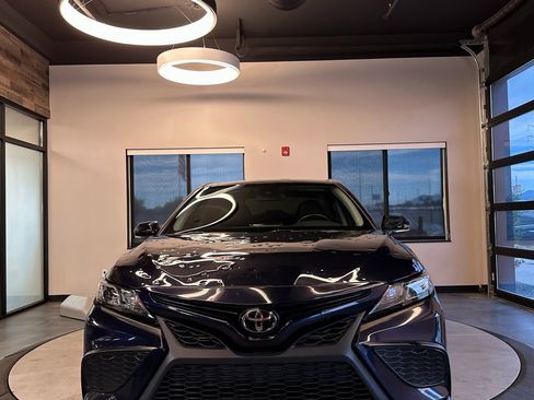 Used 2022 Toyota Camry SE image 8
