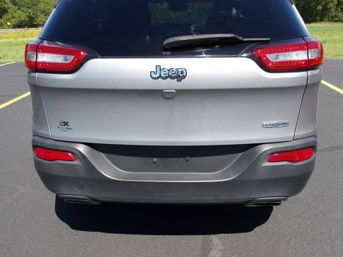 Used 2015 Jeep Cherokee Latitude w/ Comfort/Convenience Group FWD image 33