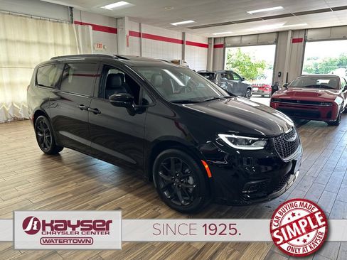 New 2026 Chrysler Pacifica Limited w/ S Appearance Package AWD/4WD image 6