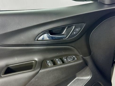 Used 2021 Chevrolet Equinox LT FWD image 17