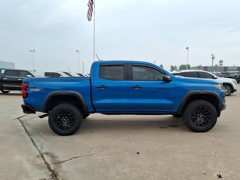 Used 2023 Chevrolet Colorado Trail Boss w/ Technology Package AWD/4WD image 4