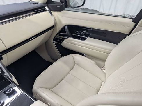 Used 2023 Land Rover Range Rover SE image 8